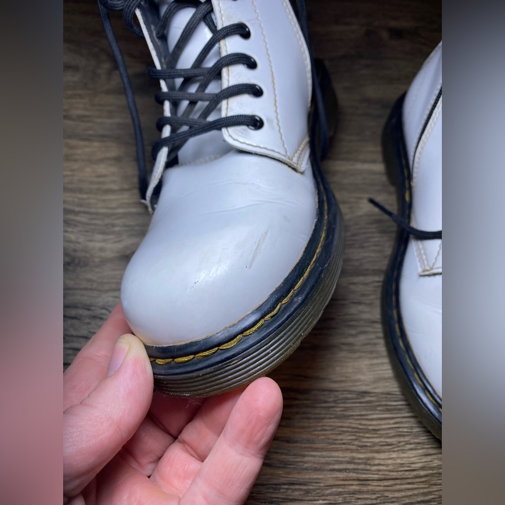 VGUC White Dr. Martens Boots Women’s Size 5/Men’s Size 4 Big Kid - Picture 5 of 13